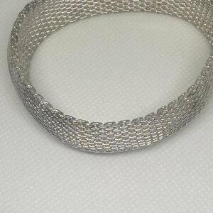 Sterling silver mesh bracelet

sterling silver, mesh bra